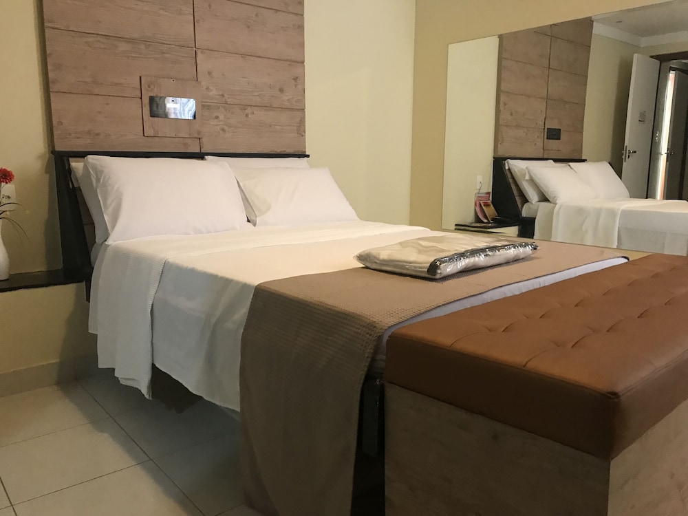HOTEL SEMPRE EXECUTIVE 11/67