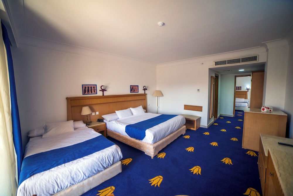 Family Suite, Twin Beds, Queen Bed, Pyramids View