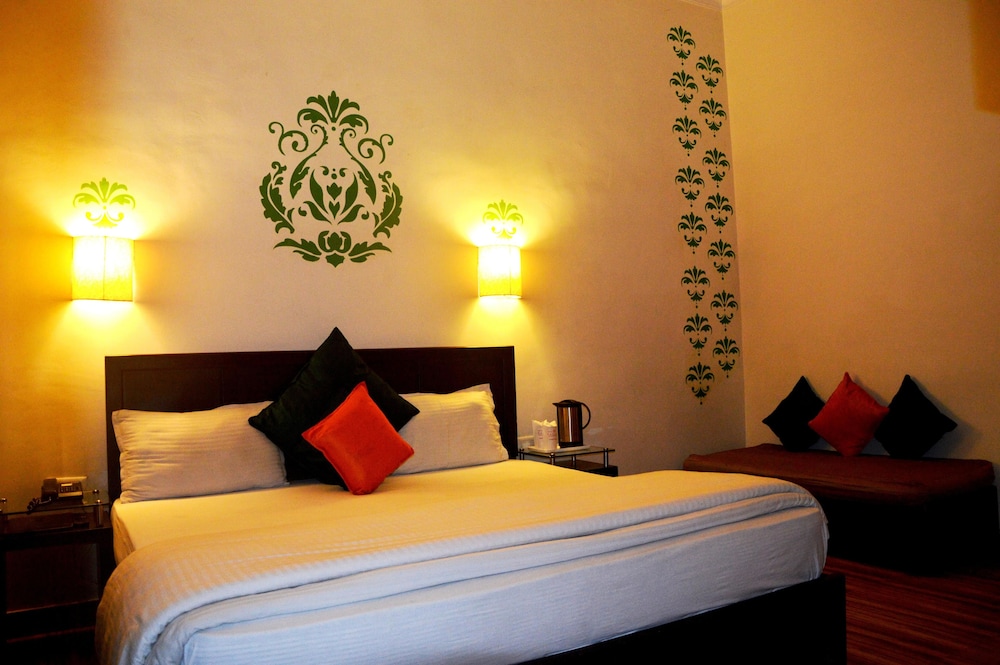 LUXURY, KING BED