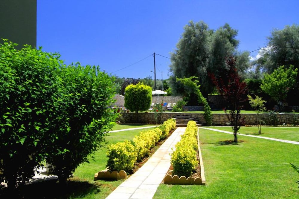 Saint Thomas Village 32/41