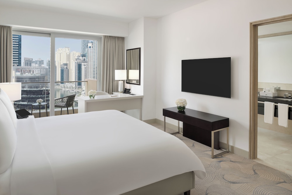 GRAND, KING BED, MARINA VIEW, SOFA