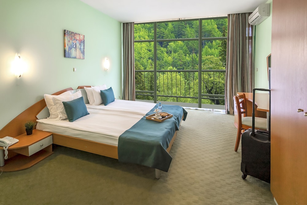 1 BEDROOM, APARTMENT