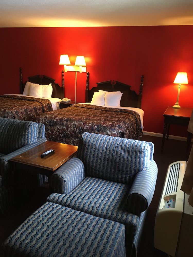 Gold Star Inn Suites 16/40