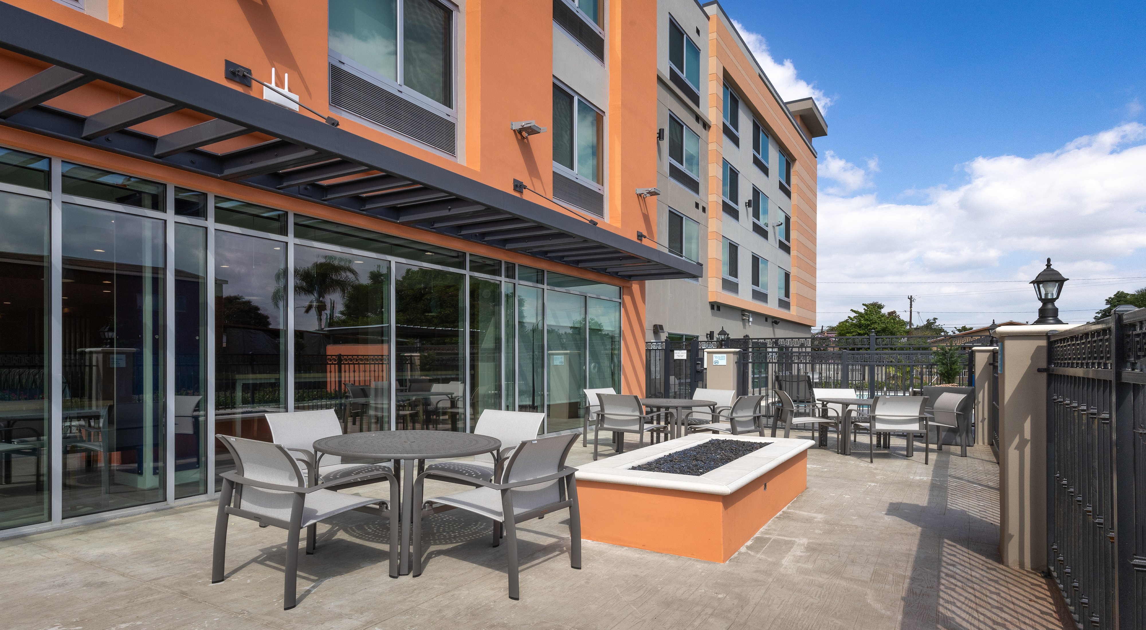 Holiday Inn Express & Suites Hawaiian Gardens 37/38
