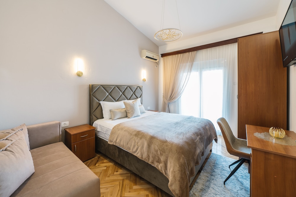 DELUXE, APARTMENT
