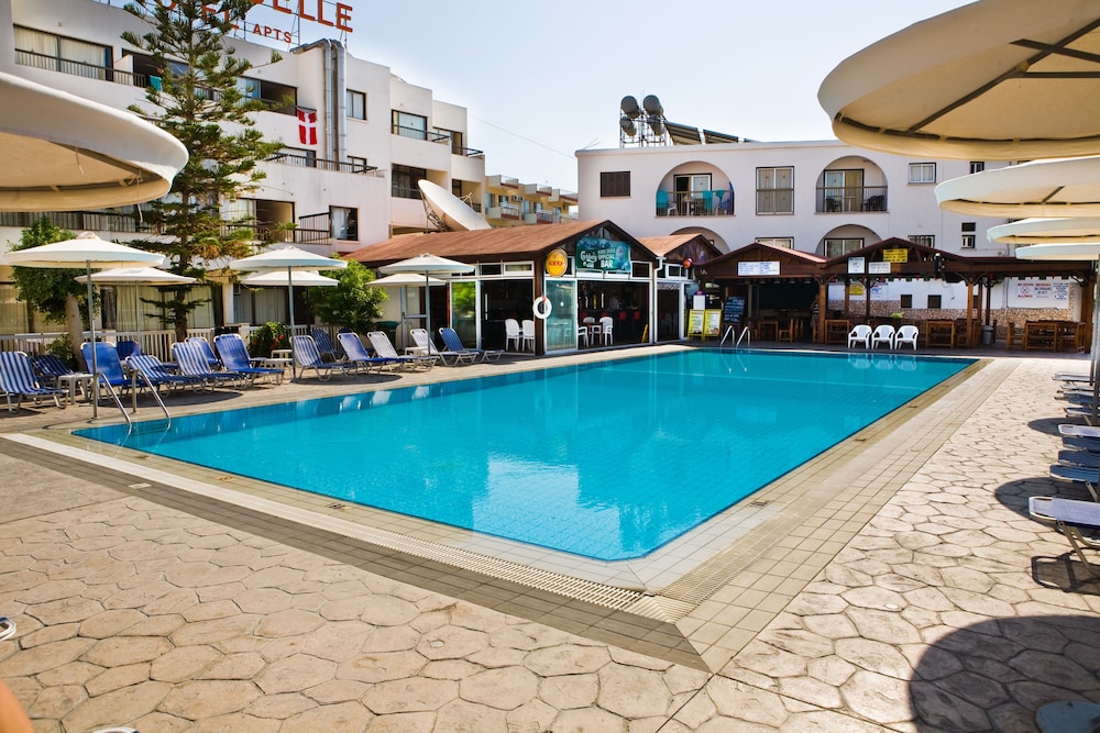 Christabelle Hotel Apartments 32/38