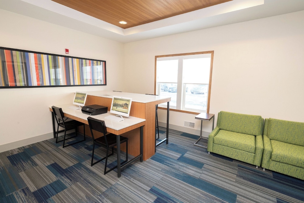 Holiday Inn Express Hotel Suites Iron Mountain 45/57