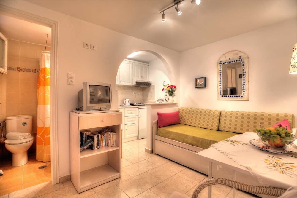 Leonardos Apartments 31/50