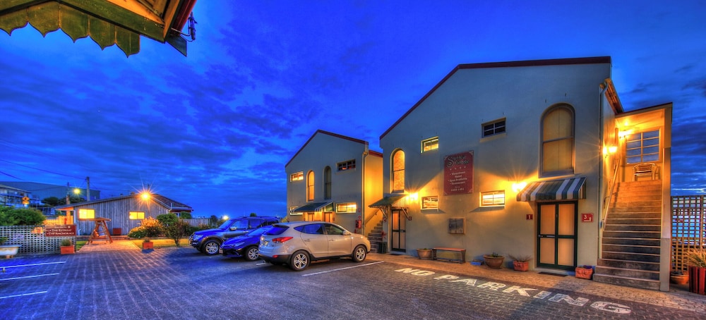 STANLEY VILLAGE WATERFRONT ACCOMMODATION 64/70