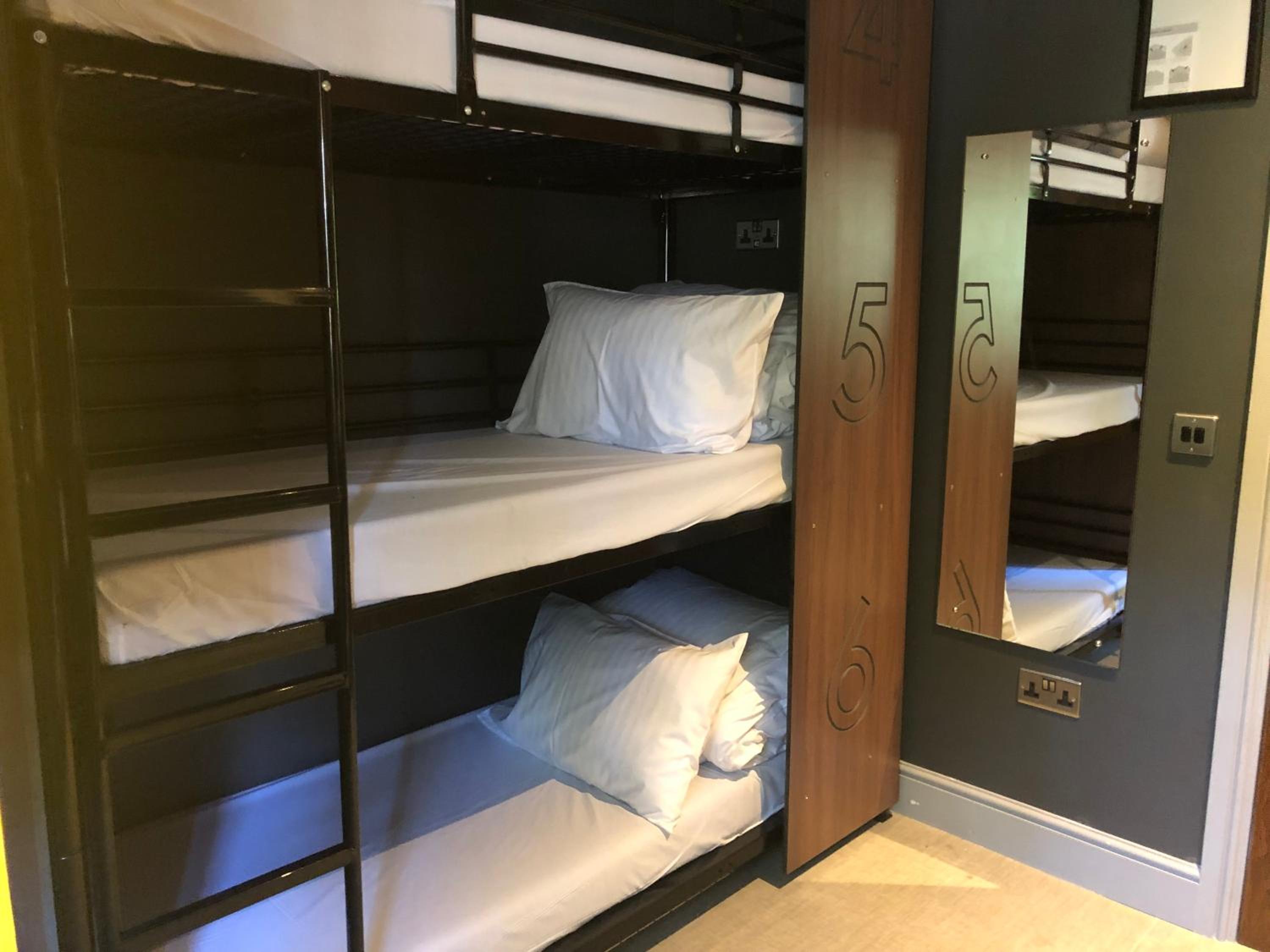Mixed Dorm, 12 Beds, Shared Bathroom
