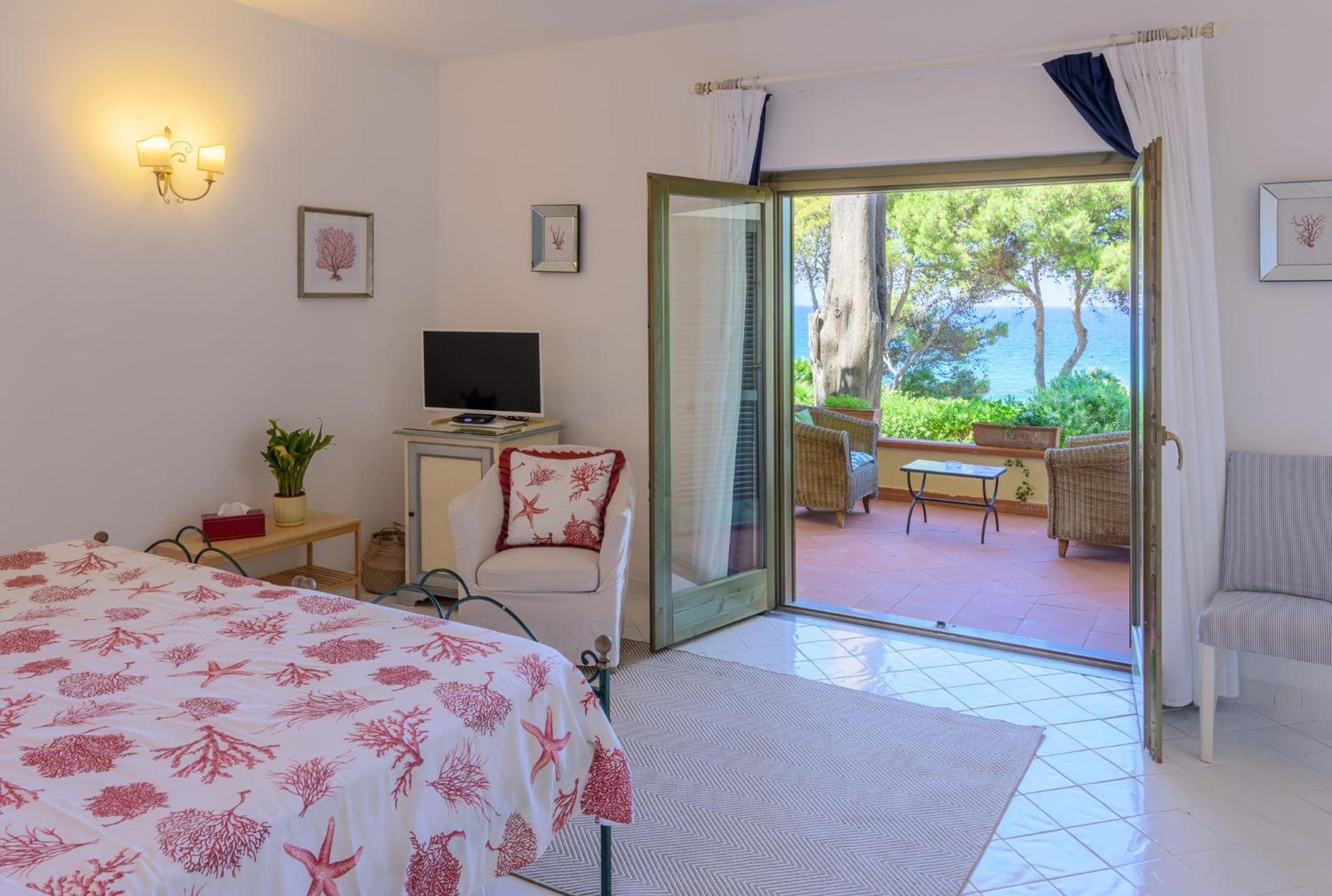 Garden, Double Bed, Sea View, Patio, Ground Floor
