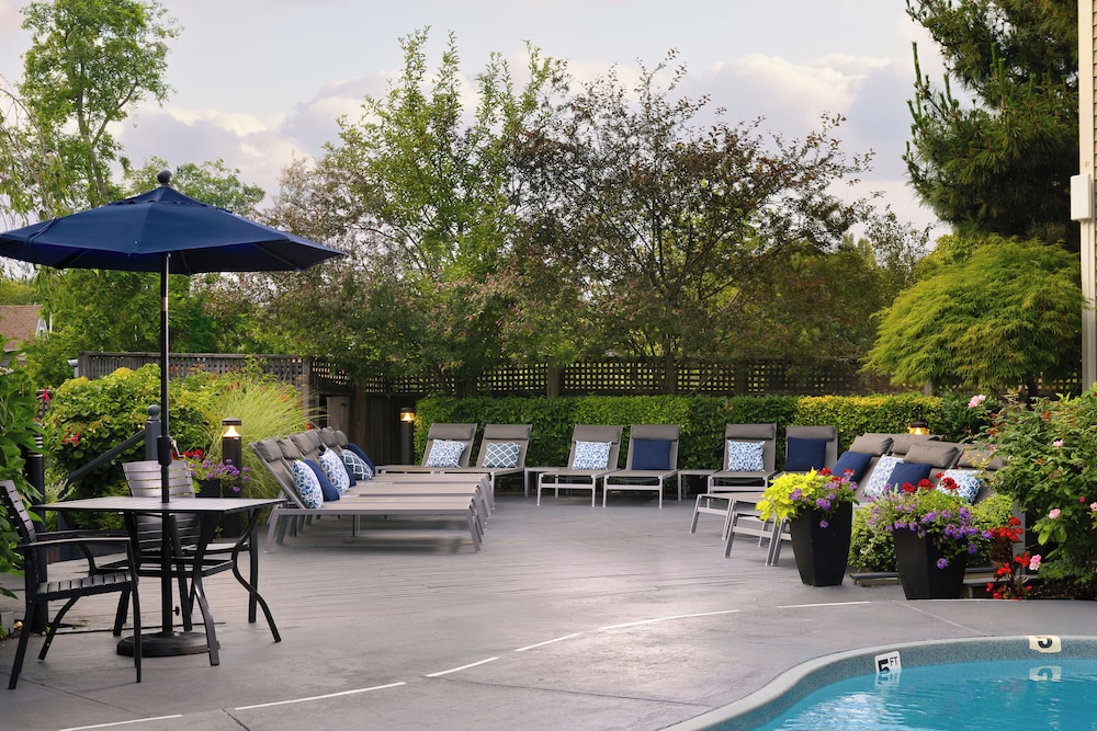 Crowne Pointe Historic Inn Spa 67/75