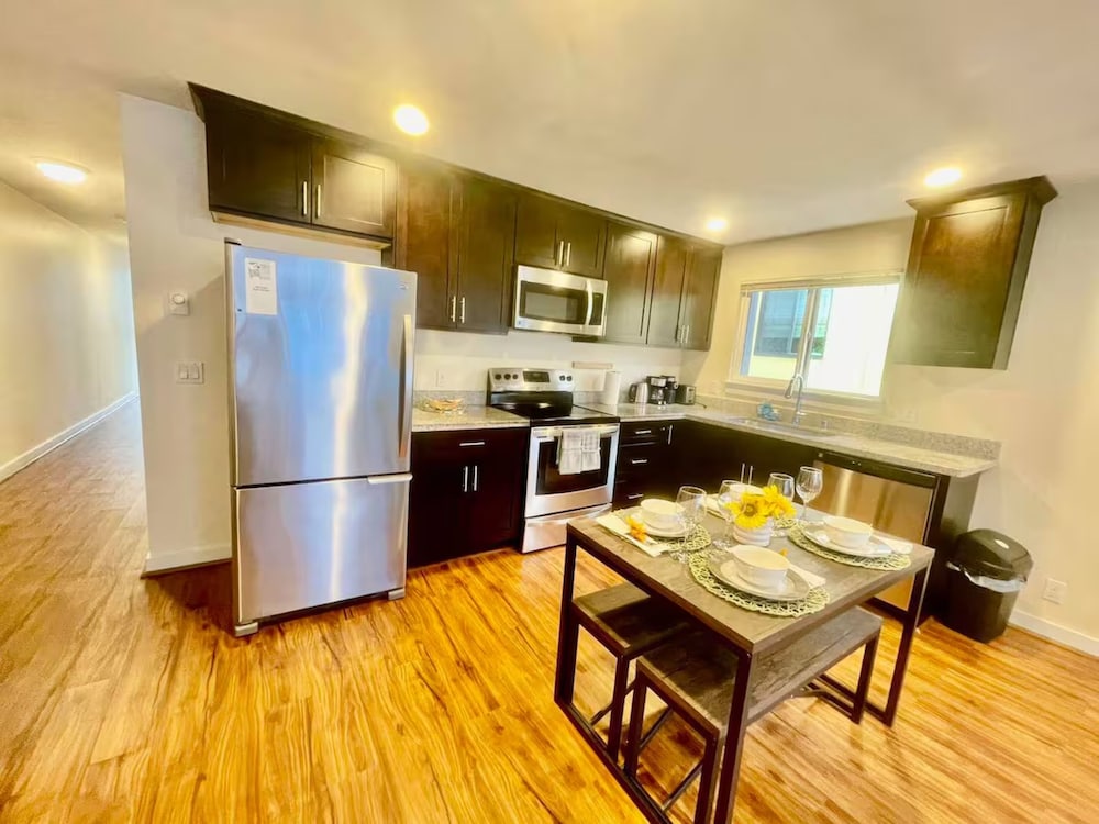 The Seattle Haven - Modern Suites 14/19