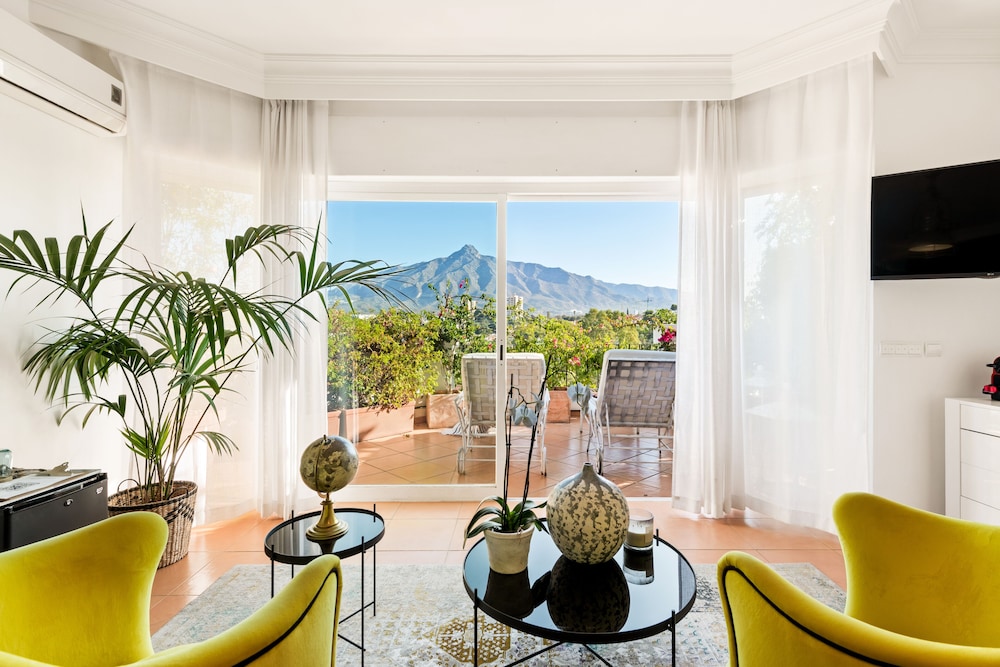 Molo 44 Suites Puerto Banus 65/85