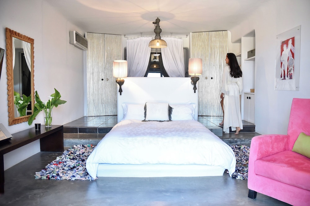 Aigis Suites 8/50