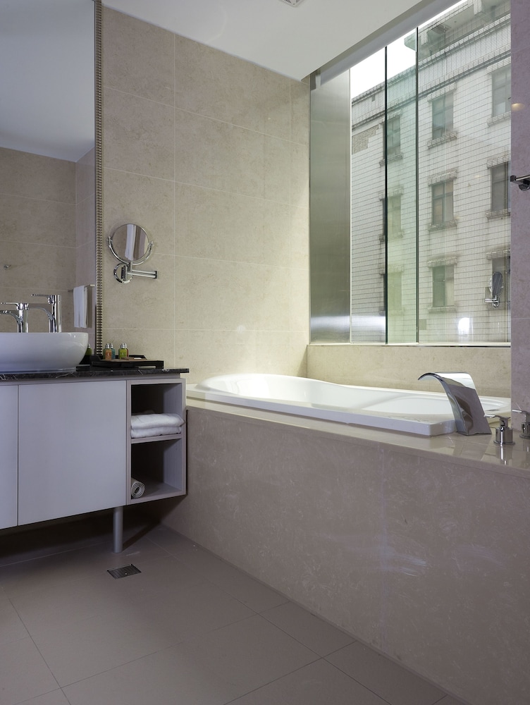 The Loft Hotel 49/75