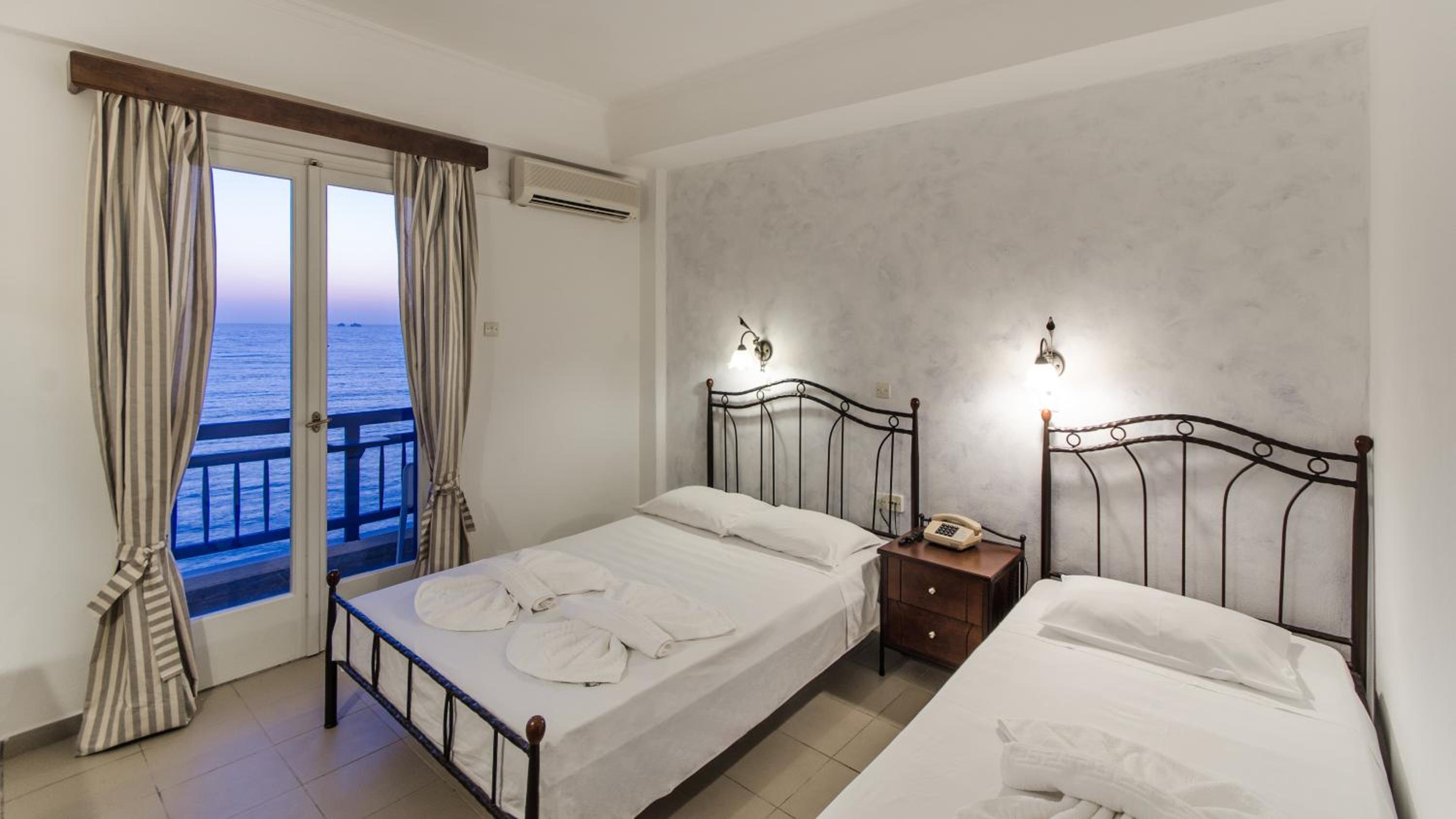 ROOM, TRIPLE, SEA VIEW