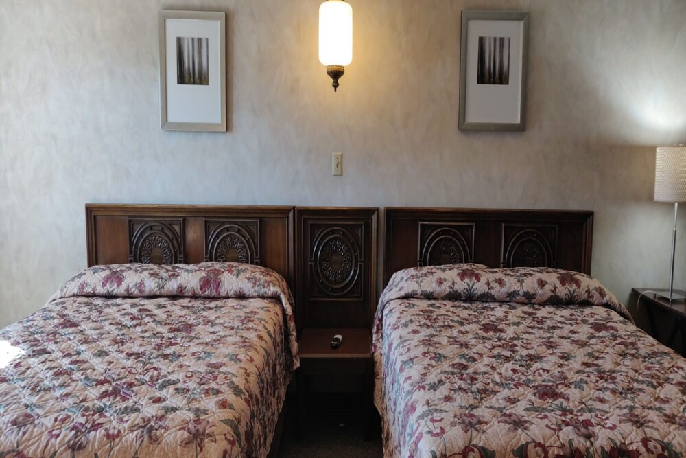 Love Hotels Tomahawk at Lake Mohawksin WI 27/49