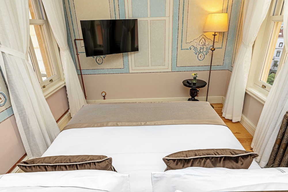 Meroddi Barnathan Hotel 12/49