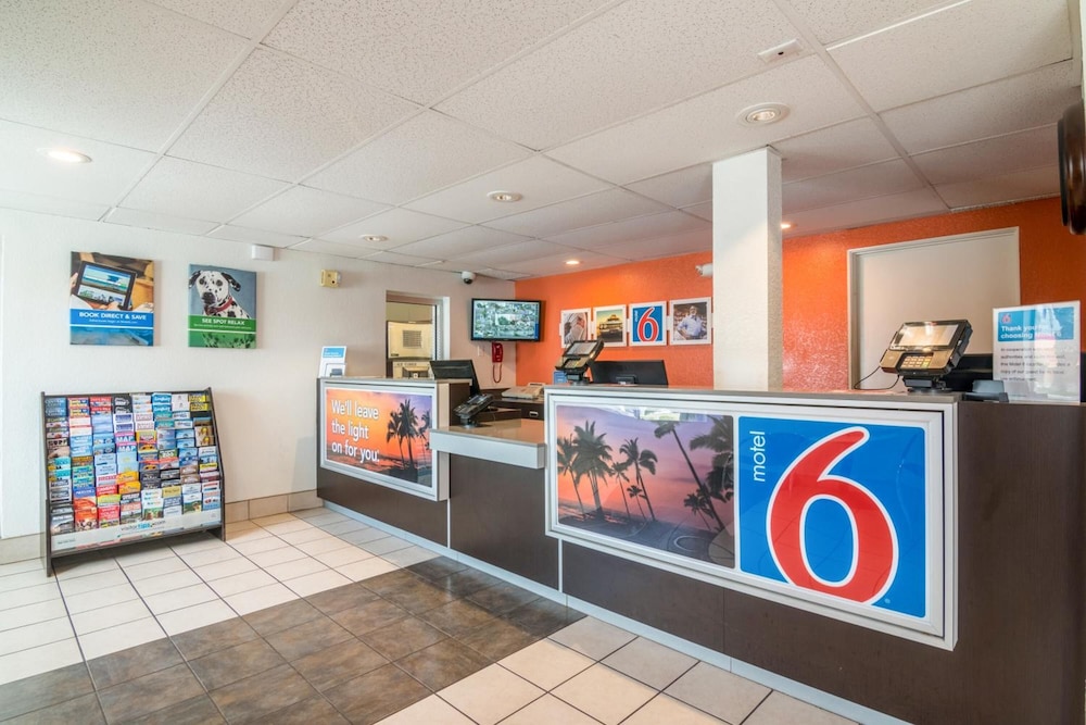 Motel6 Ventura, CA - Beach 11/58