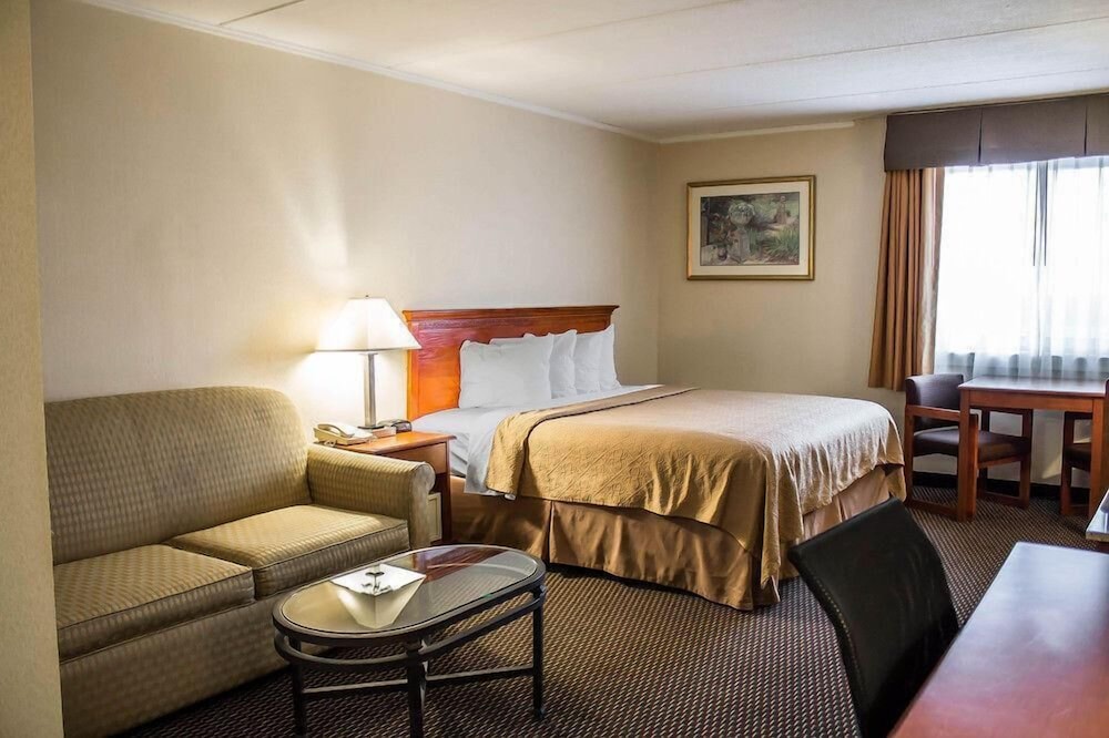 Rodeway Inn & Suites Youngstown 20/60