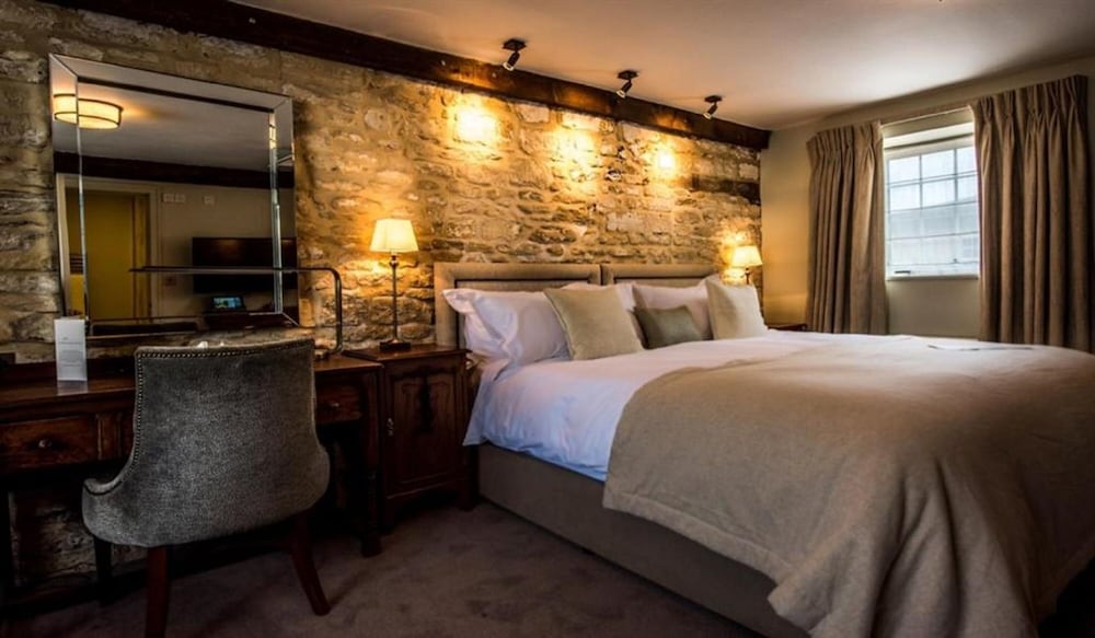 Family, Triple, King Bed, Sofa