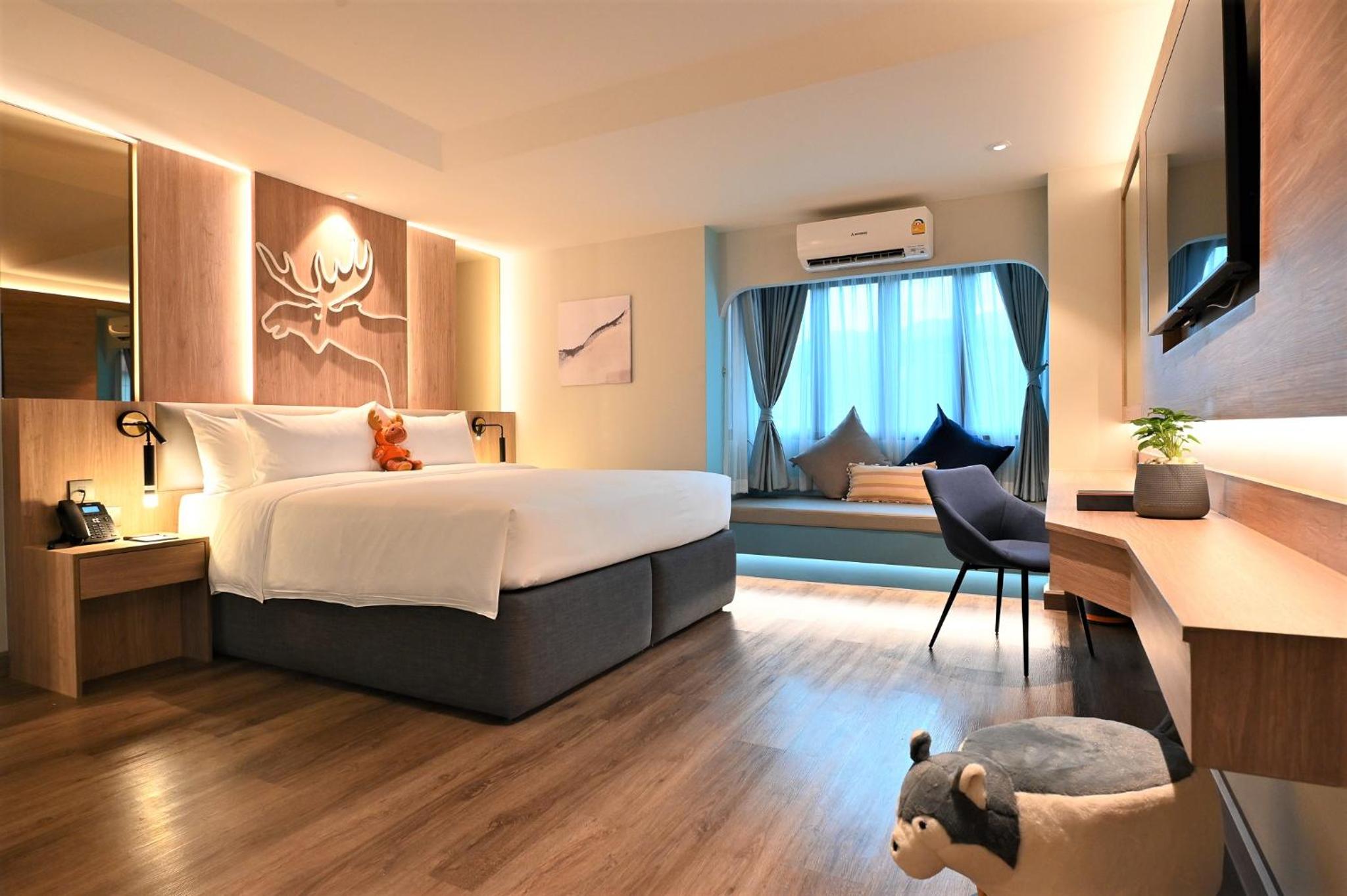 Suite, King Bed, Outdoor Jetted Tub
