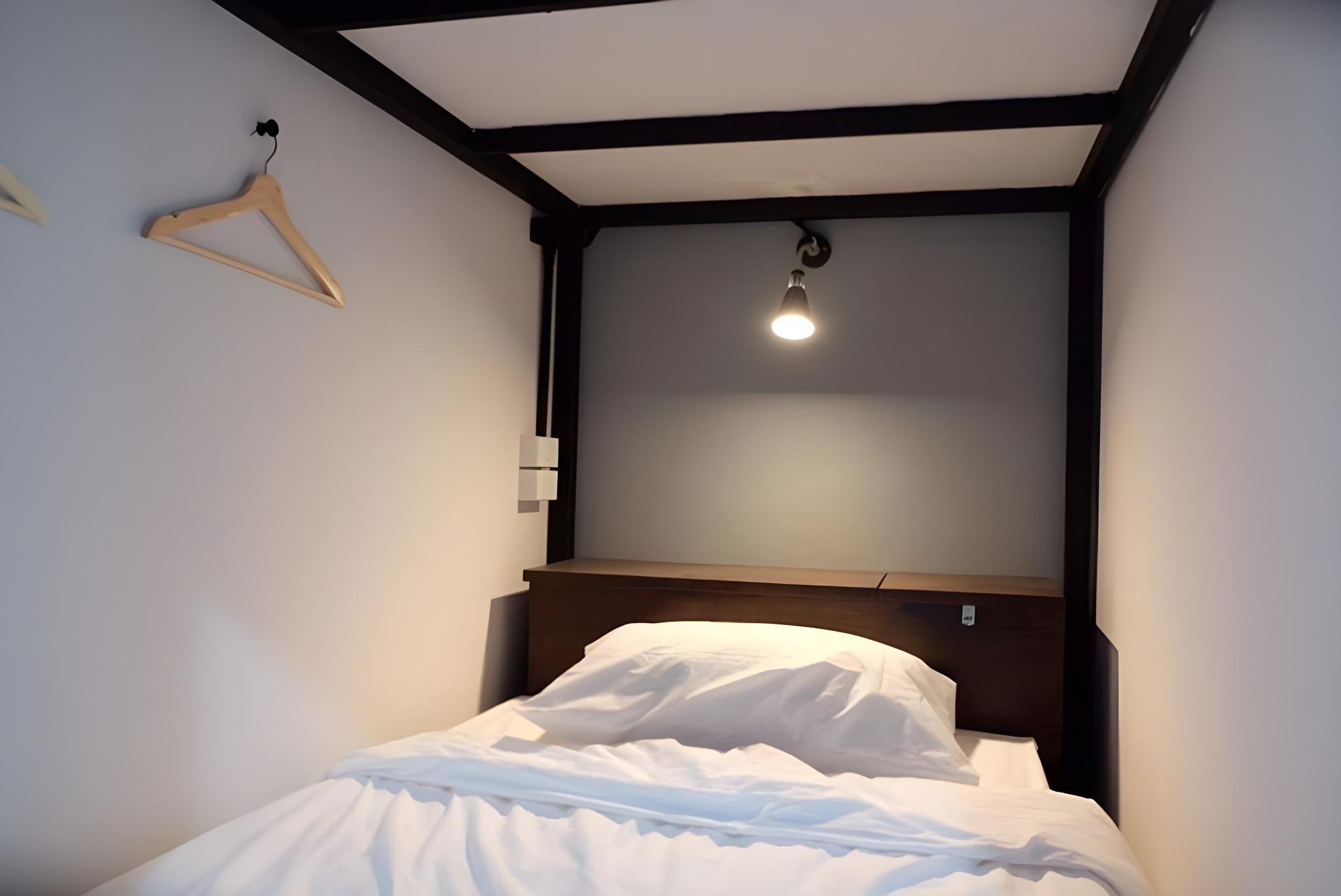 Female Dorm, Female Only