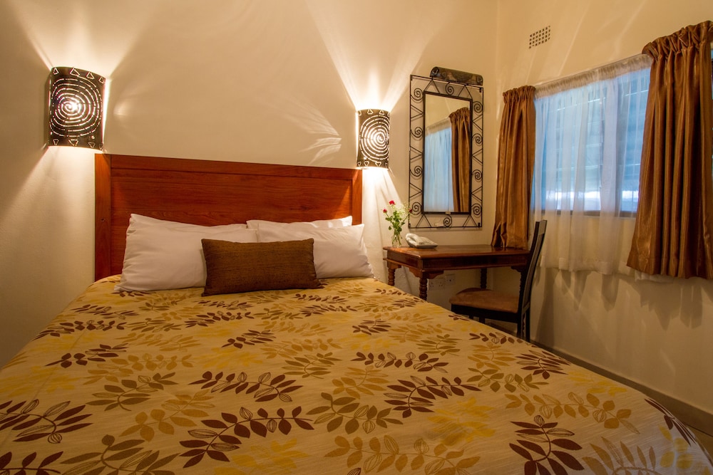 Ngolide Lodge 13/45