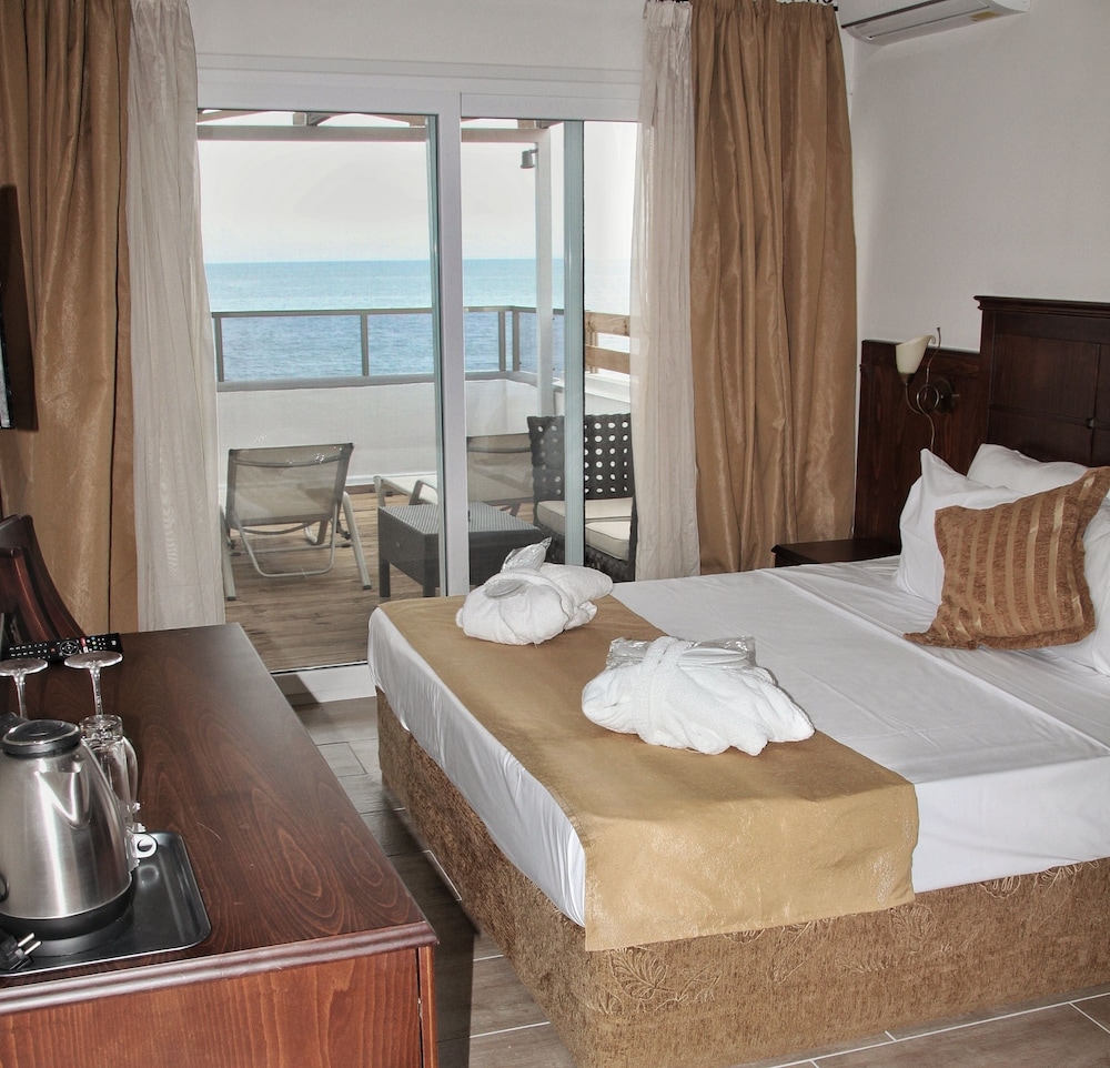 Paralia Beach Boutique Hotel 7/50