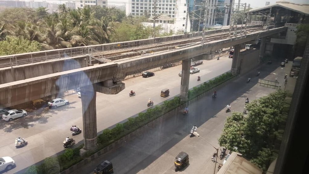 Peninsula Redpine Mumbai 54/58