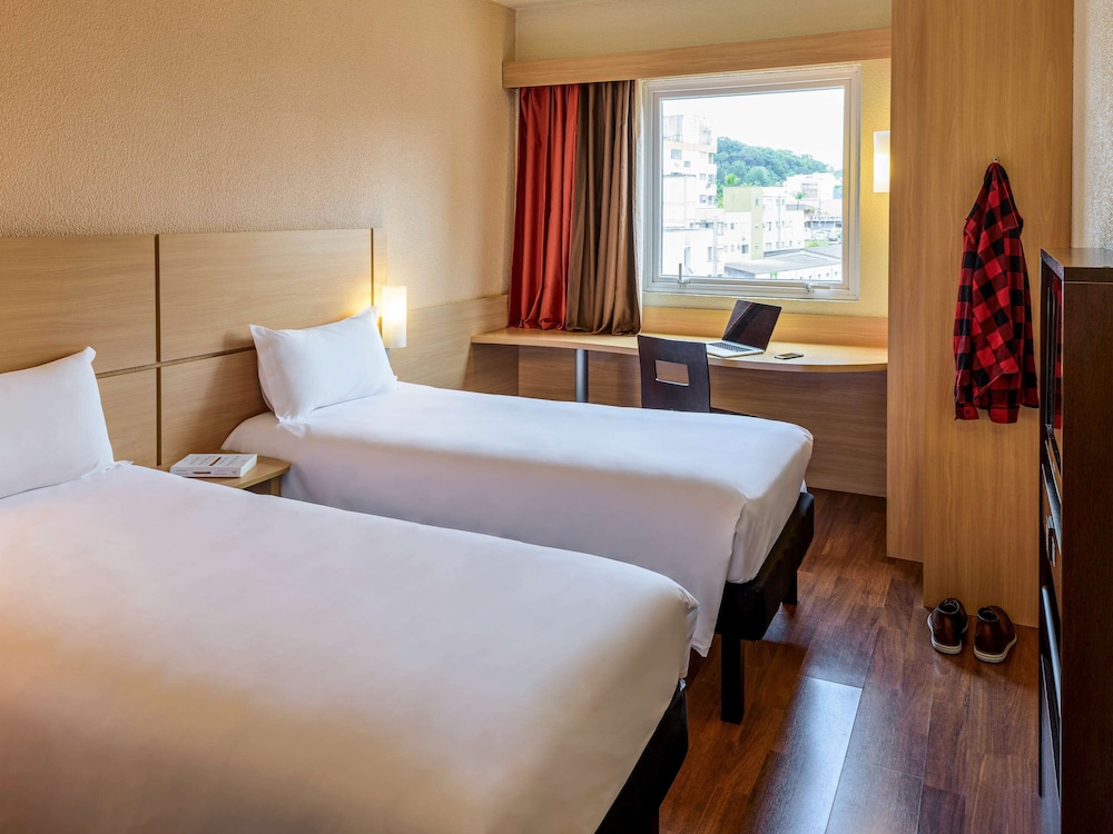 Ibis Blumenau 13/66
