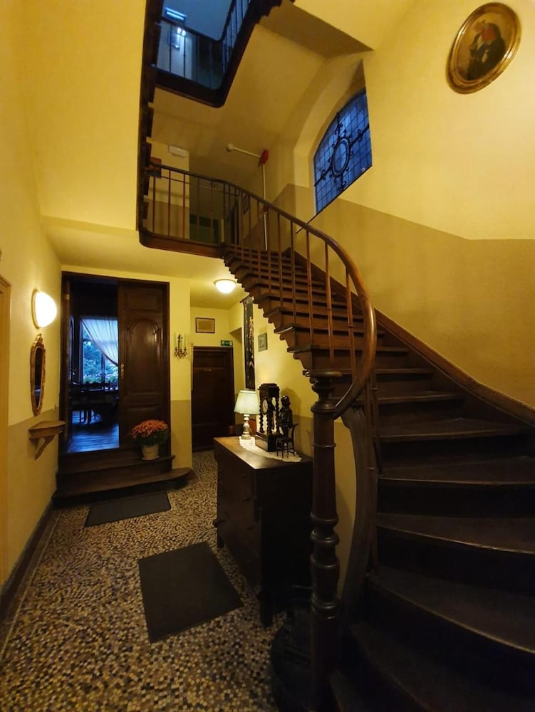 Erasmus Hotel 24/35