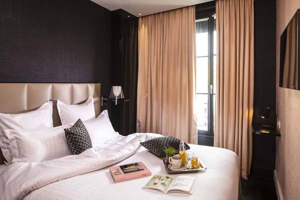 FIRST HOTEL PARIS TOUR EIFFEL 22/48