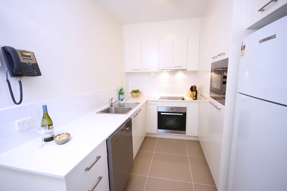 DOMAIN SERVICED APARTMENTS 44/52