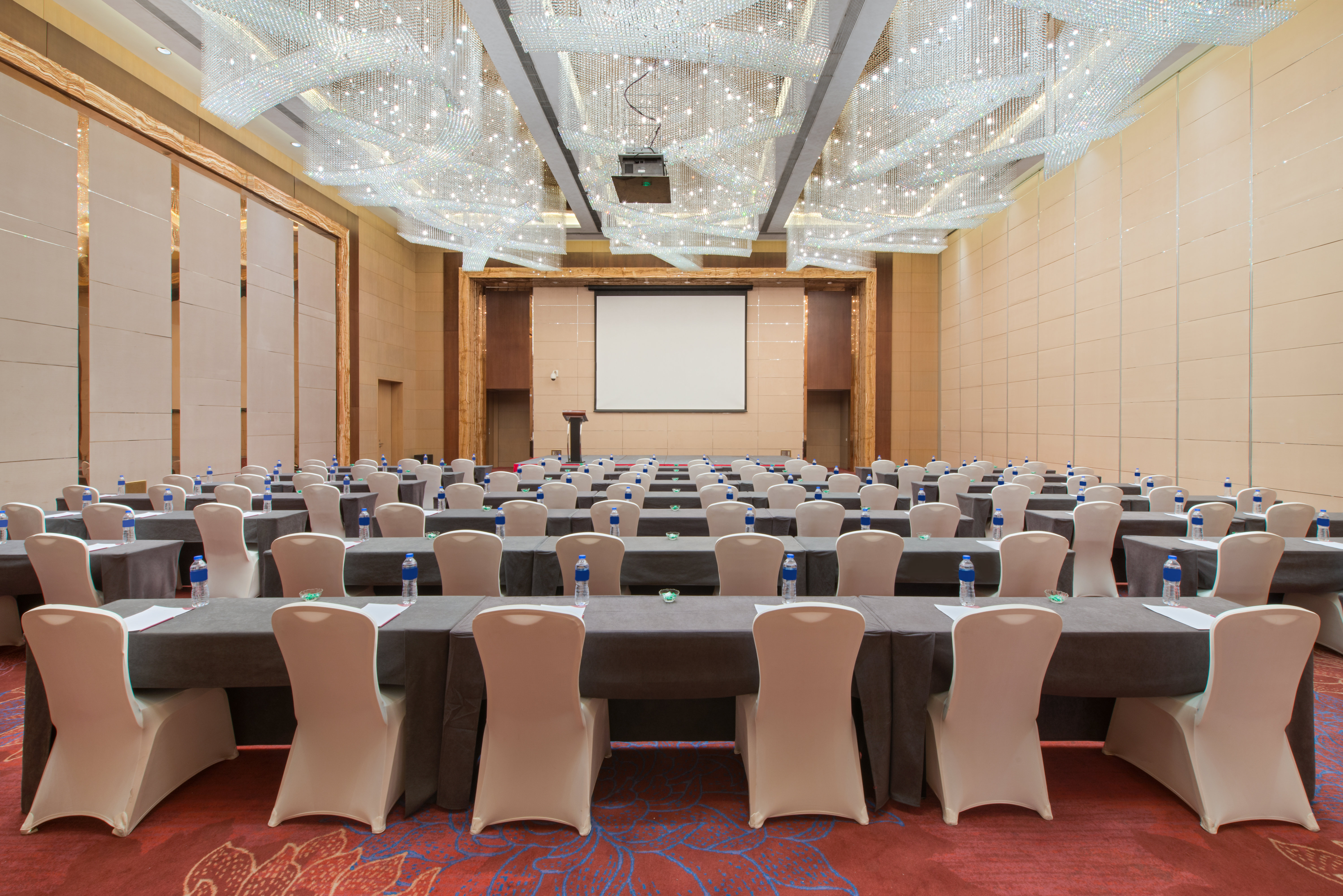 Crowne Plaza Shanghai Noah Square 40/50