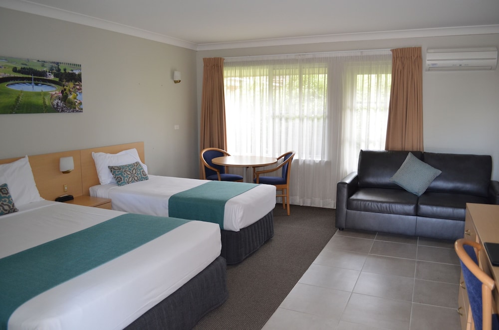 BATHURST MOTOR INN 25/59