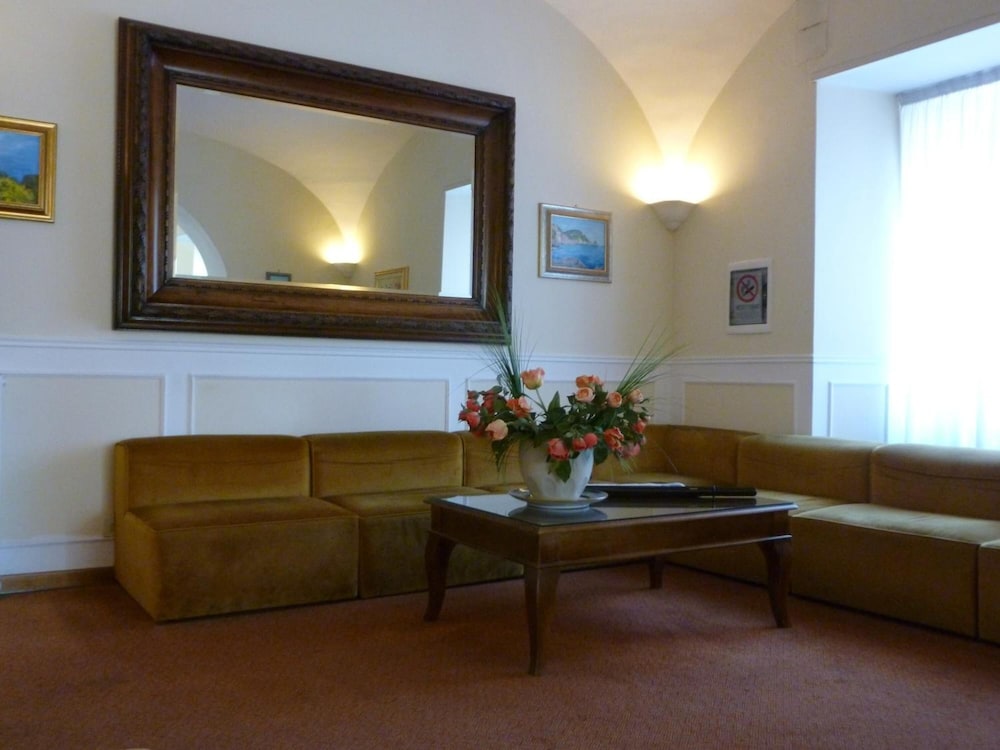Plaza Hotel 42/55