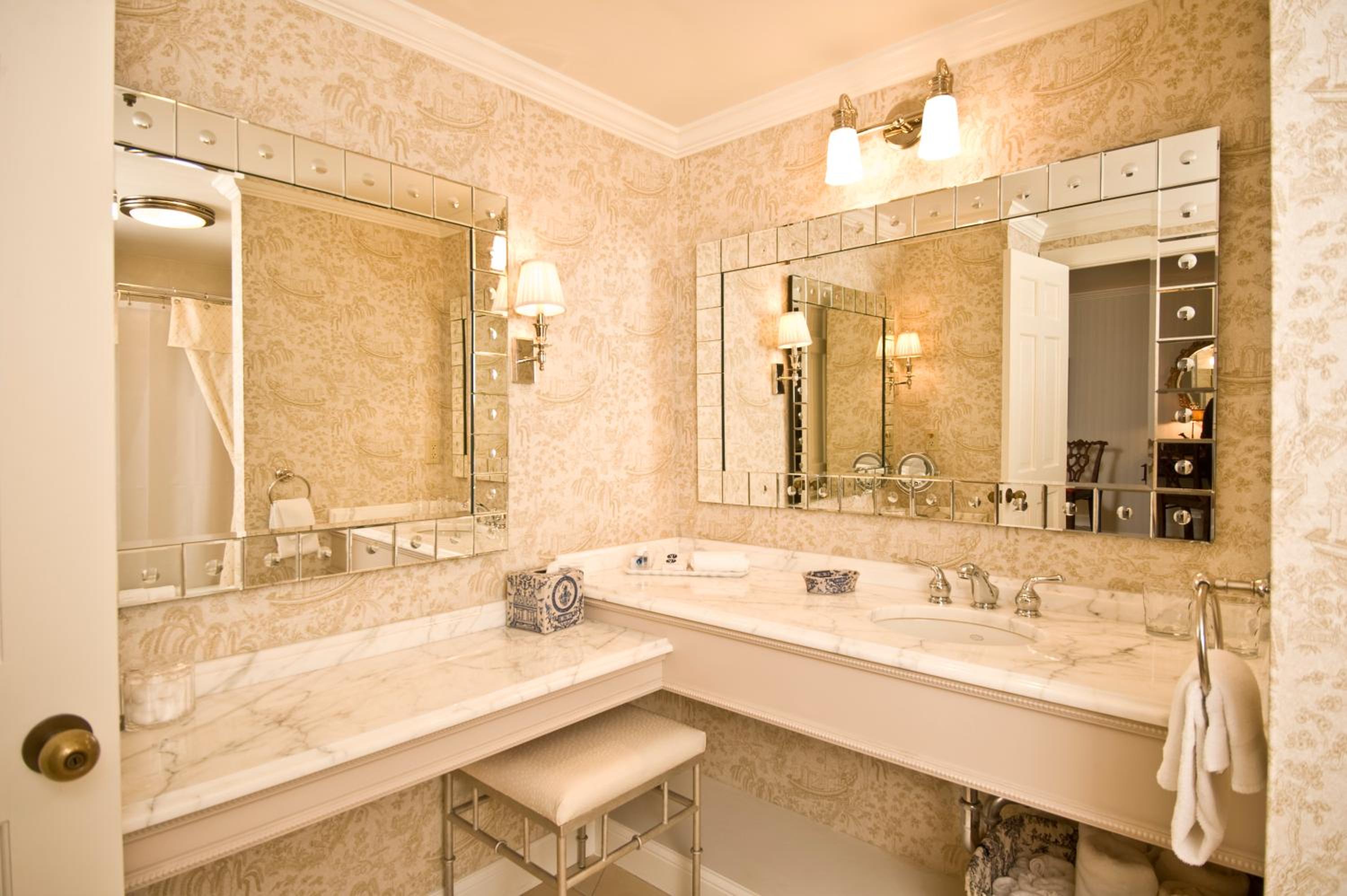 Deluxe, Double Bed, Lateral Side Sea View, Saybrook Point Inn, Marina & Spa 4/4
