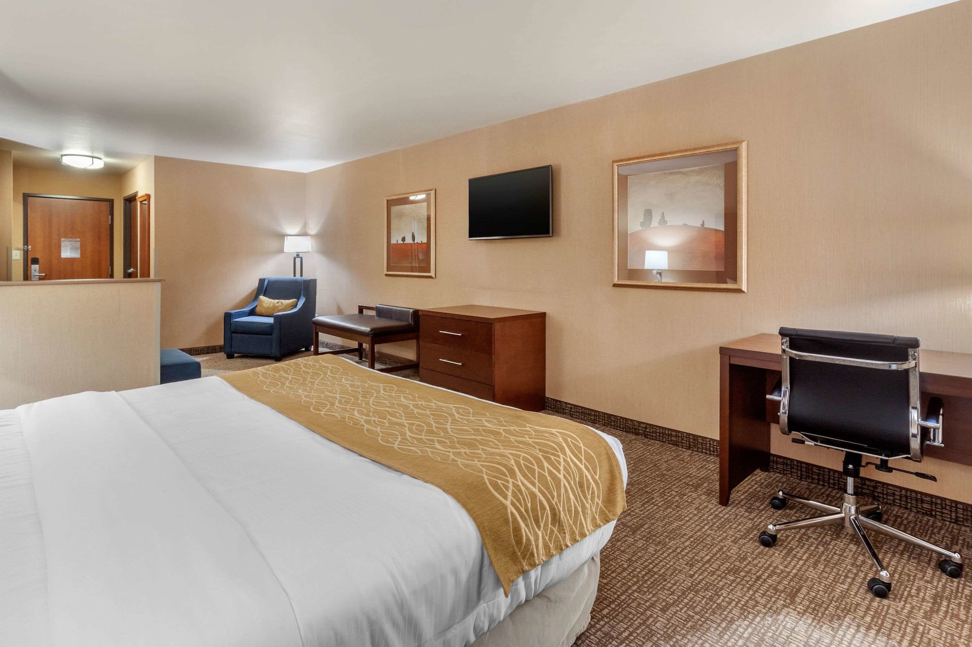 Suite, Sofa, Comfort Inn & Suites Mitchell I-90 3/6