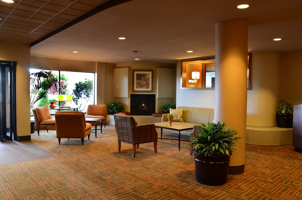Monarch Hotel And Conference Center 36/59