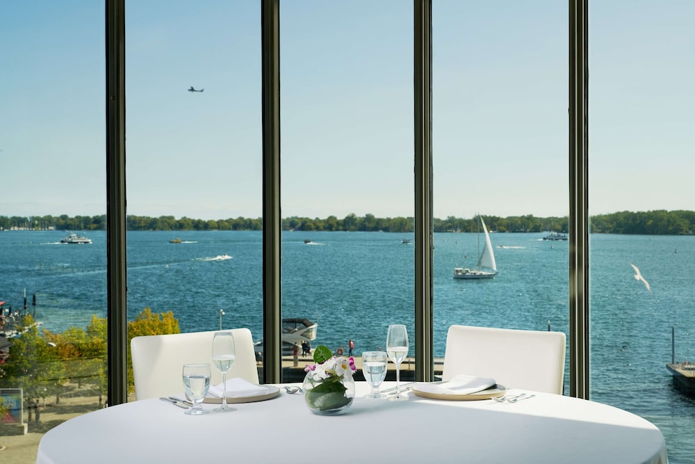 Radisson Blu Toronto Downtown 10/38
