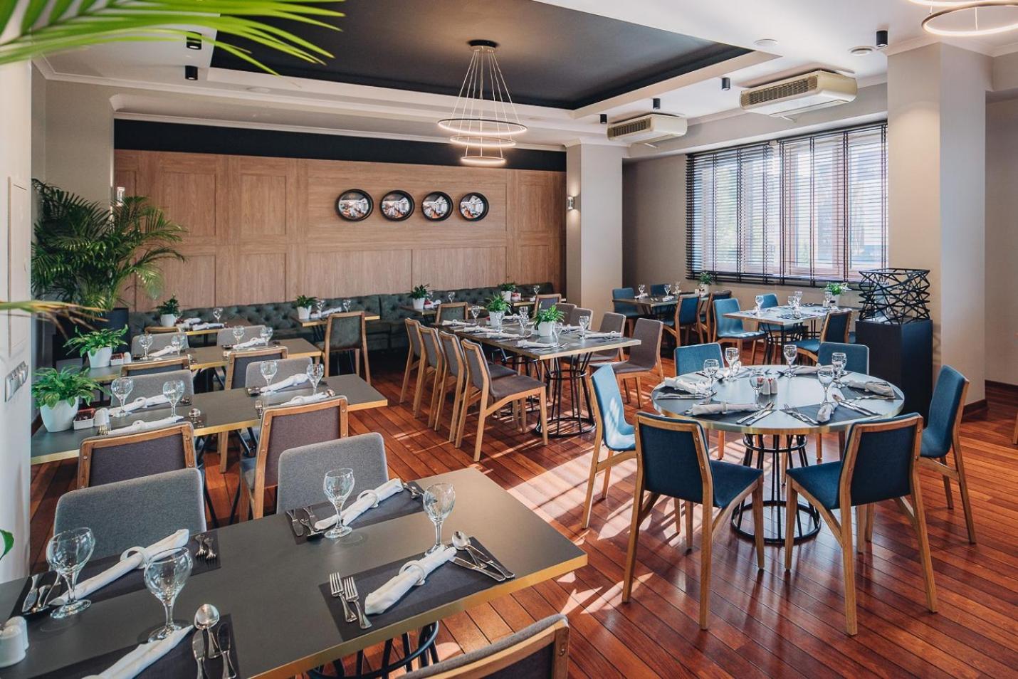 restaurant cafeteria