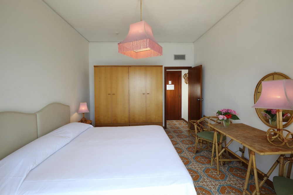 Room, Double or Twin Bed, Sea View, Balcony, Lido Mediterranee 4/10