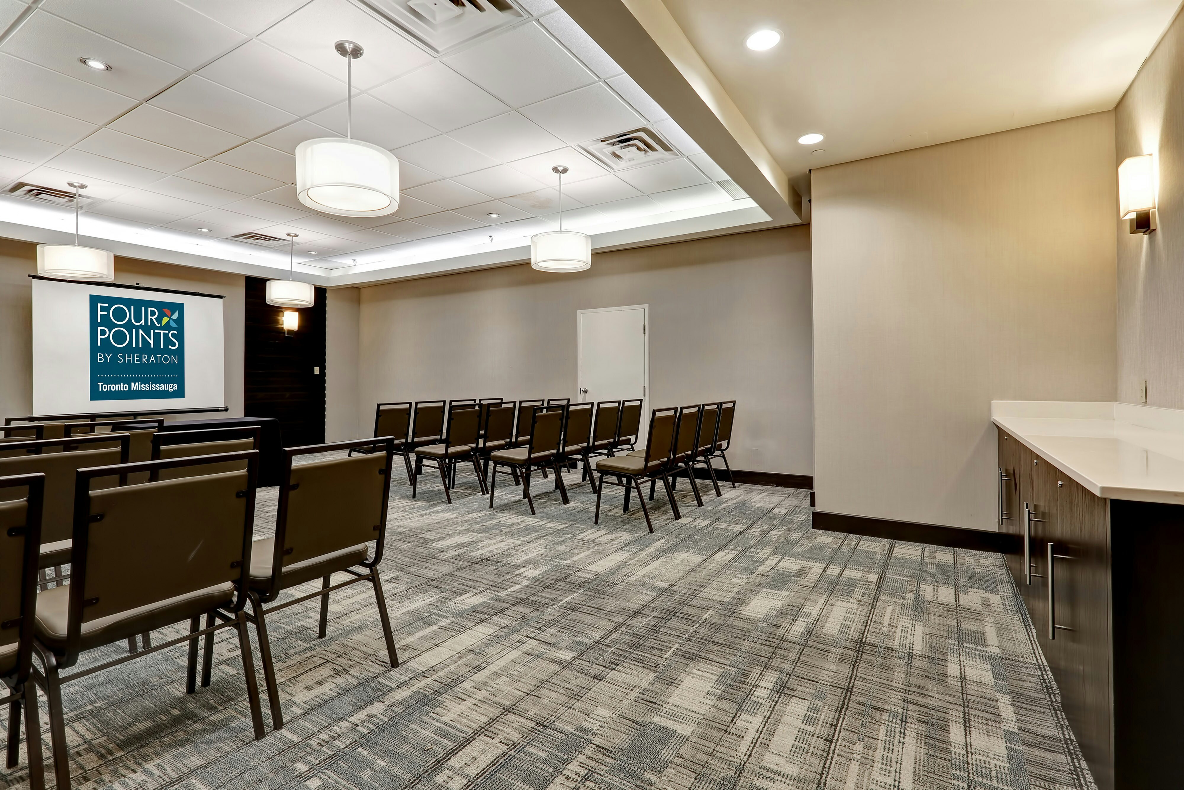 Four Points By Sheraton Toronto Mississauga 15/18
