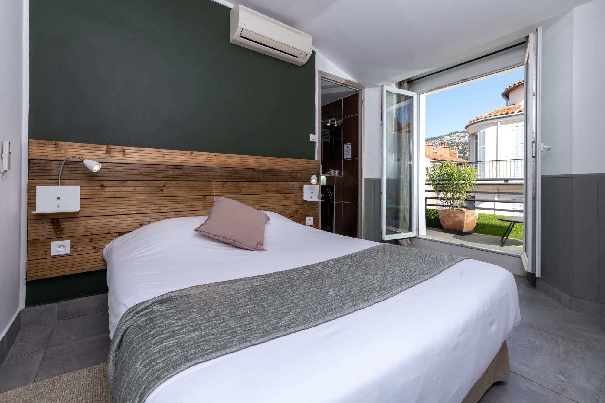 COMFORT, DOUBLE BED