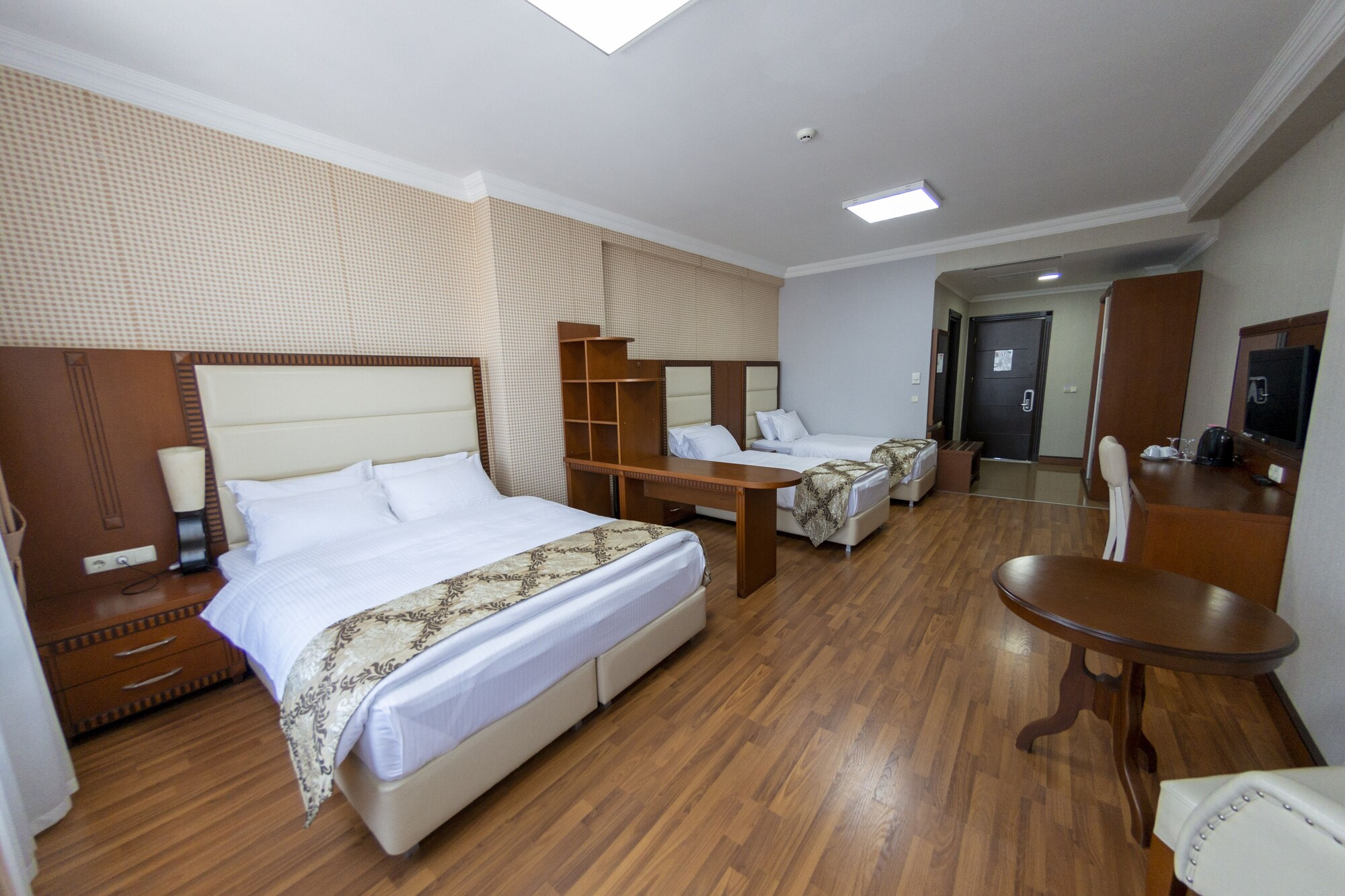 1 BEDROOM, FAMILY, QUADRUPLE