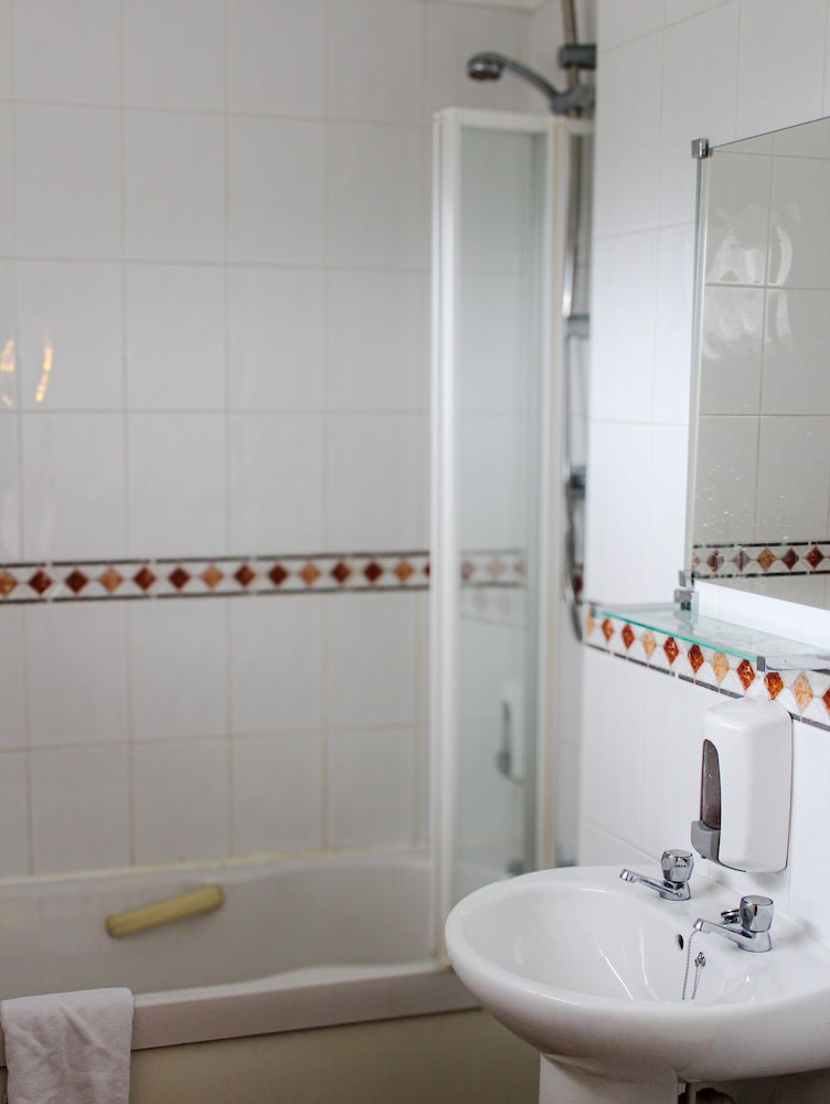 CONSORT HOTEL 48/51
