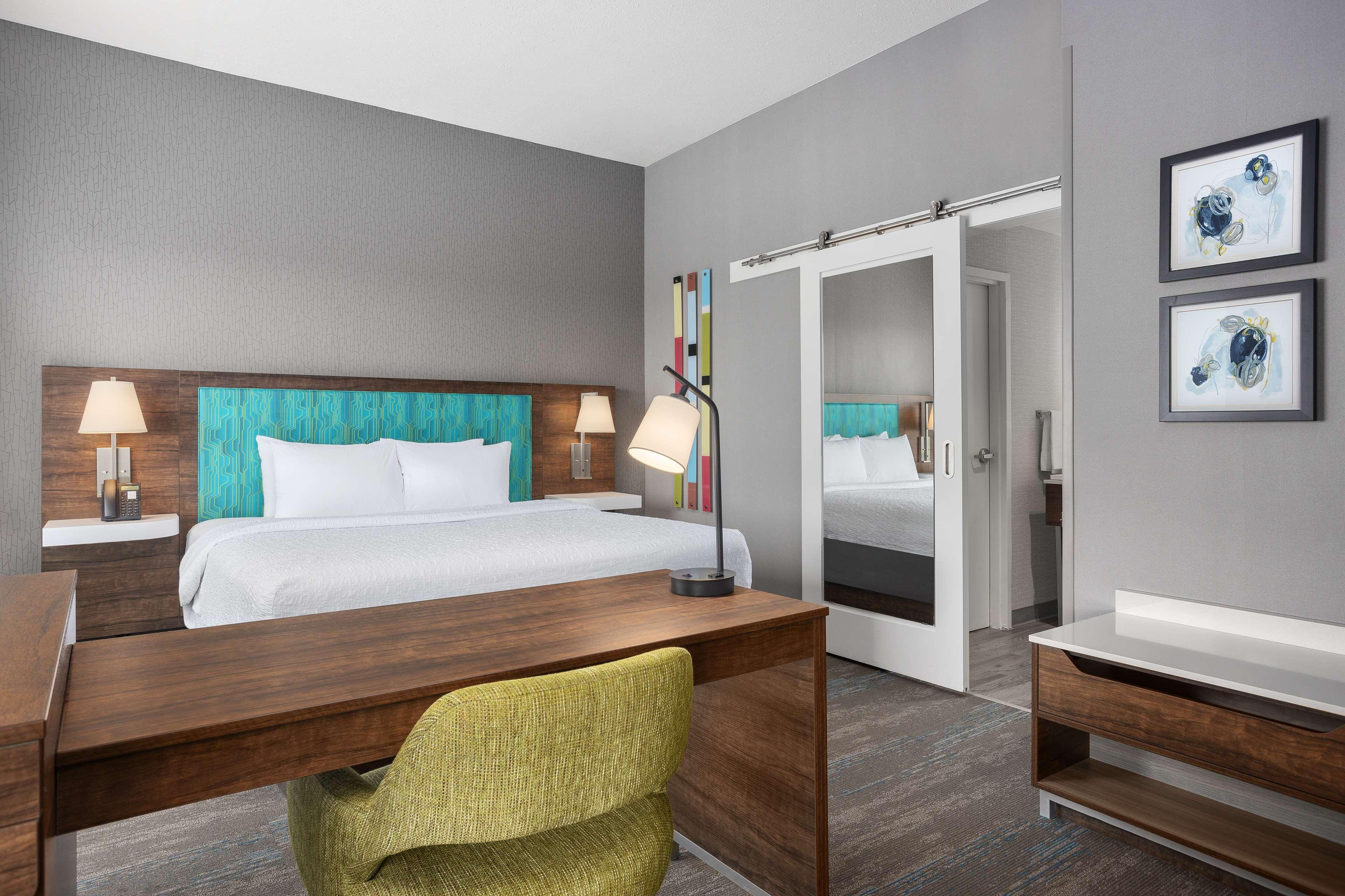STUDIO, SUITE, KING BED