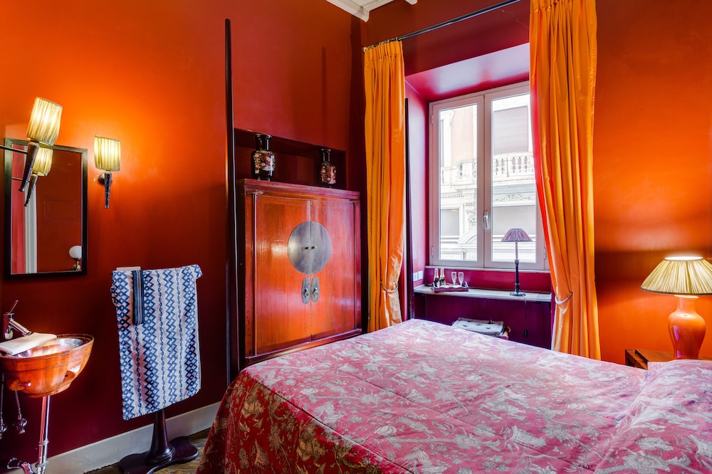 ROOM, DOUBLE BED, EXTERNAL BATHROOM